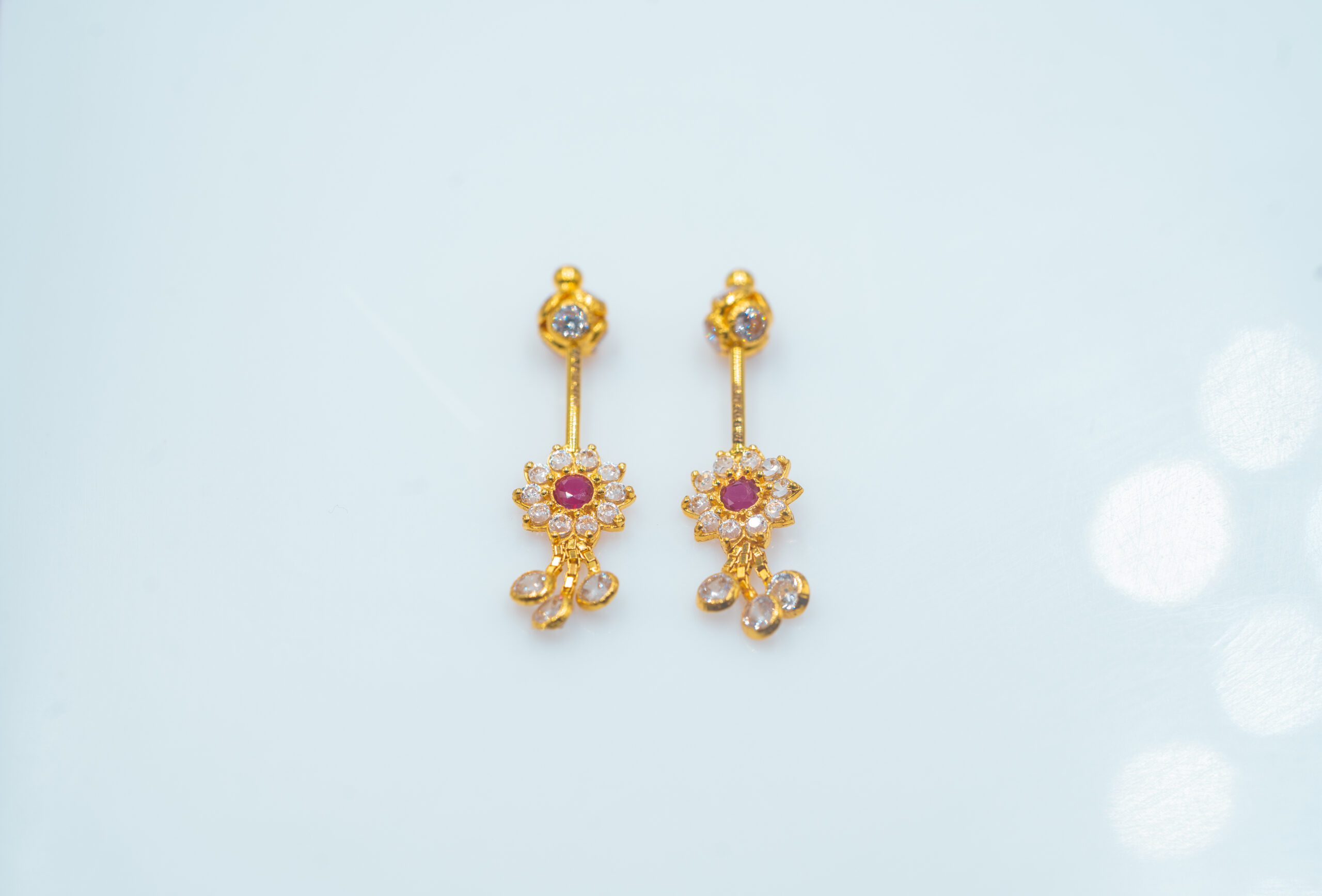 Pure silver bugadi earrings by macsjewelry. Bugadi or koppu is worn on  upper helix pierci… | Gold bridal jewellery sets, Gold earrings wedding,  Gold jewelry outfits
